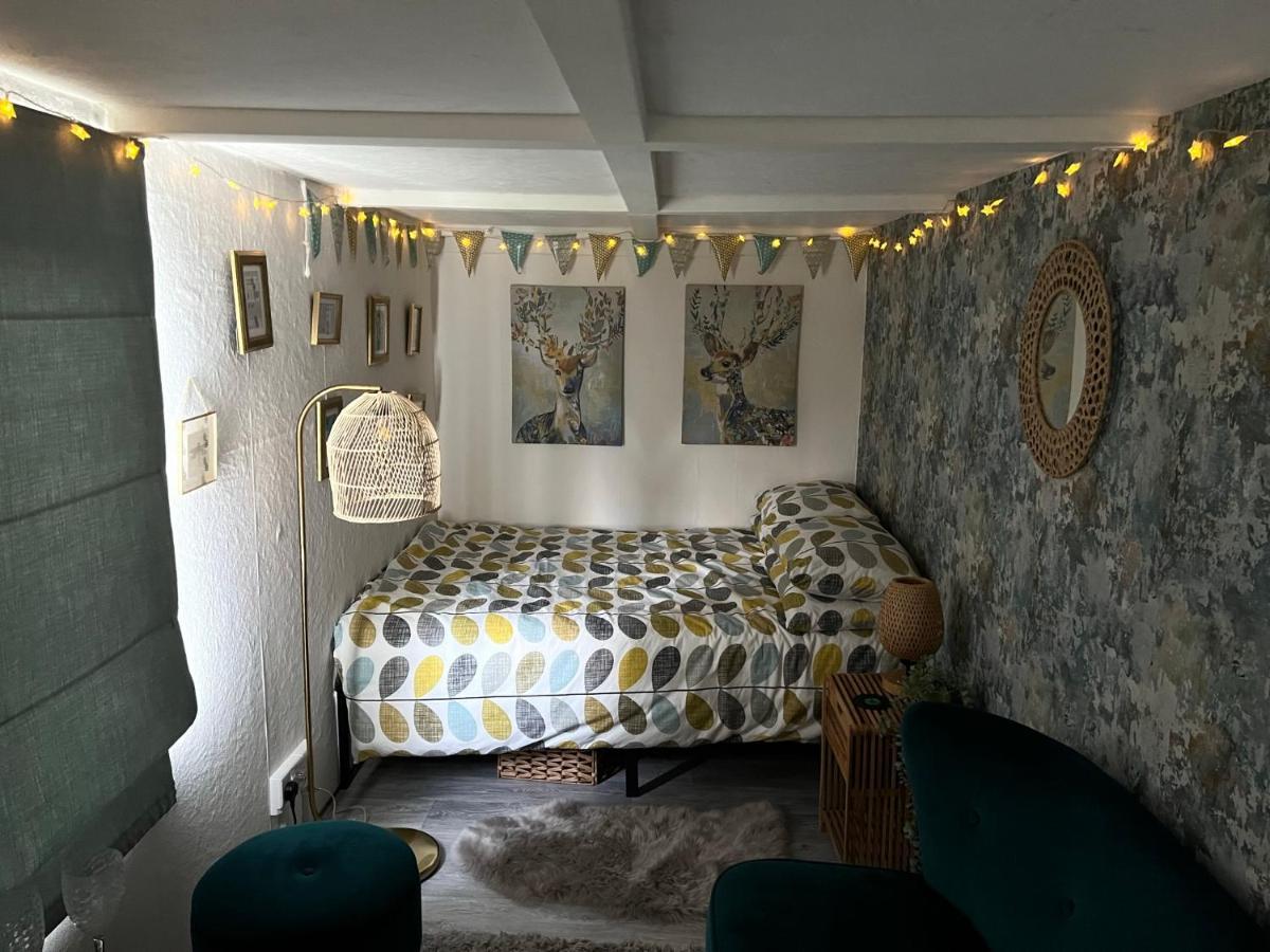 Bothy Hut Hotel Tring Bagian luar foto