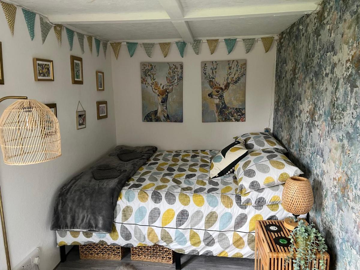 Bothy Hut Hotel Tring Bagian luar foto