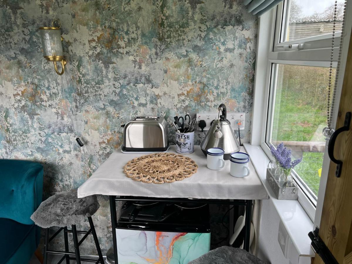 Bothy Hut Hotel Tring Bagian luar foto