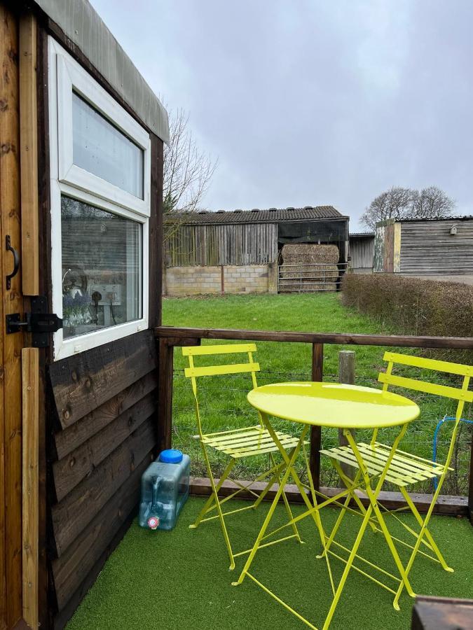 Bothy Hut Hotel Tring Bagian luar foto