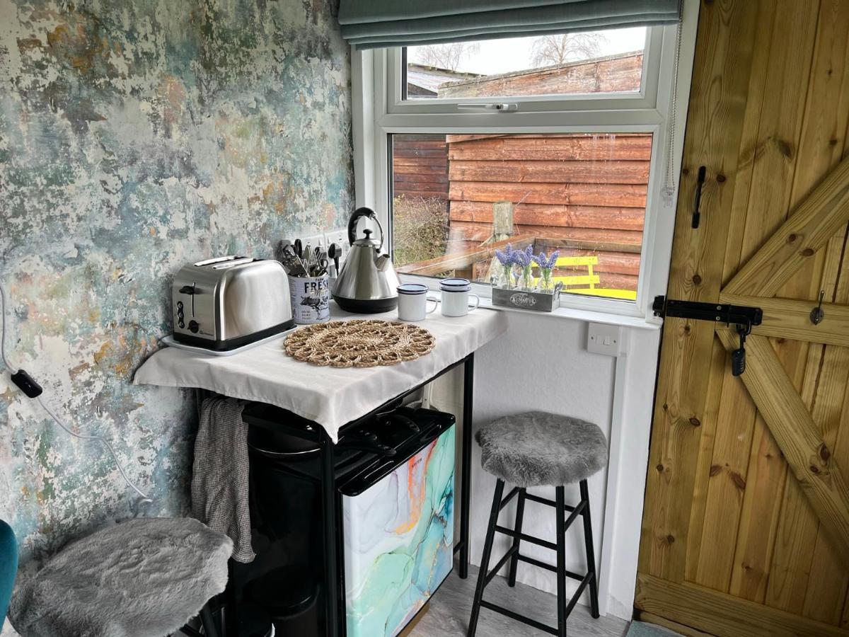 Bothy Hut Hotel Tring Bagian luar foto