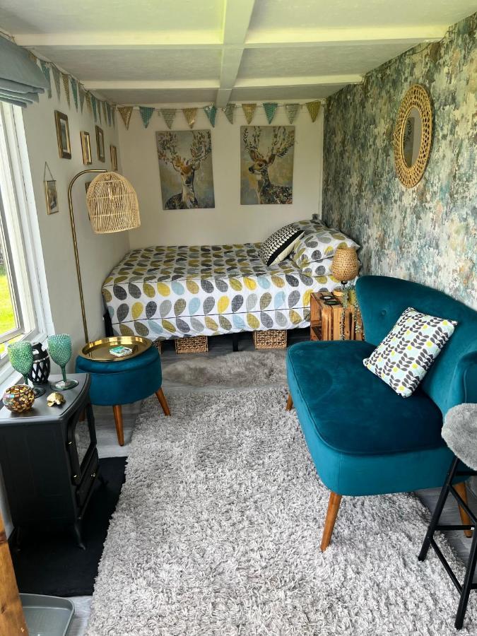 Bothy Hut Hotel Tring Bagian luar foto